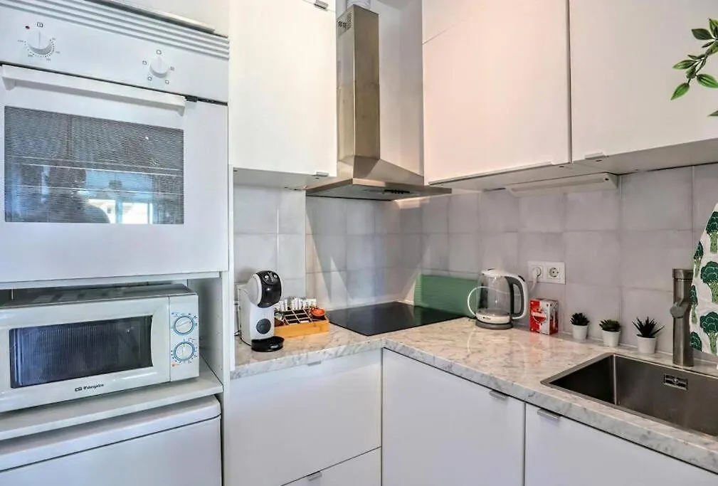 Tropical Holiday Apartment - Parking, Wifi, Ac Torremolinos 0*,  Spagna